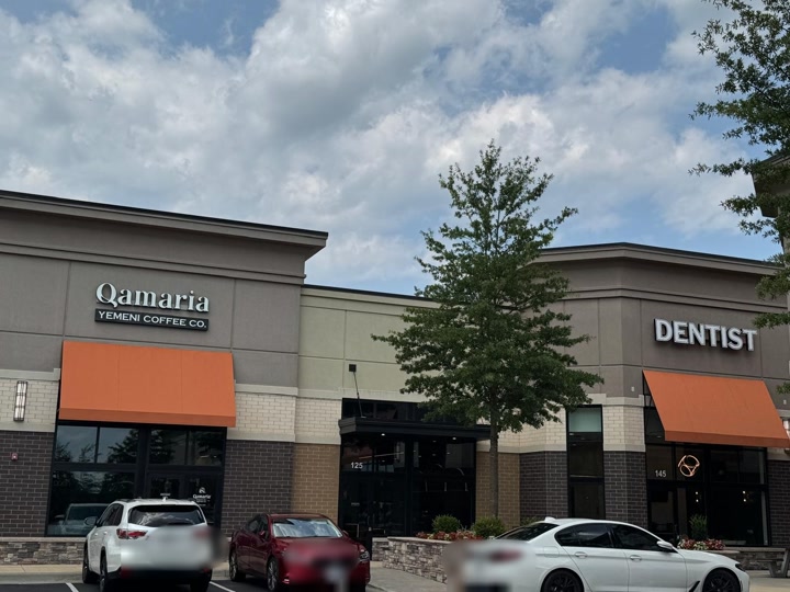 Storefronts at Unit #145 on Leesburg Pike where LeesPike Dental is located